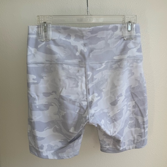 lululemon Ribbed Wunder Under High Rise Short, 8” - Picture 2 of 3